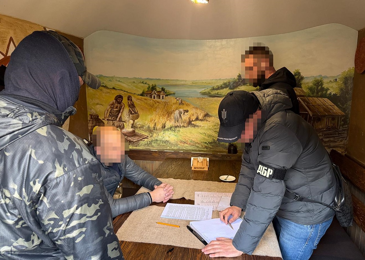 Посадовця Укрзалізниці викрили на $100 тис. хабаря