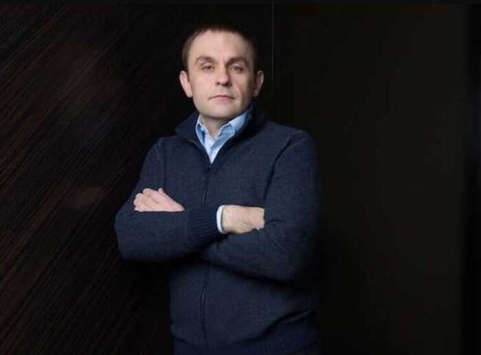 «У нас в кінці року забрали з рота 5 мільйонів доларів»: Веселий на плівках Цукермана звинувачує “конкретну групу” у зриві бронежилетів