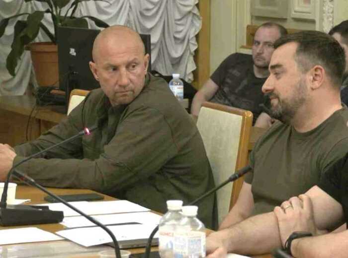 «Золоті» бараки замість житла: як Садовський та Шибіко купили аварійний табір за мільйон доларів