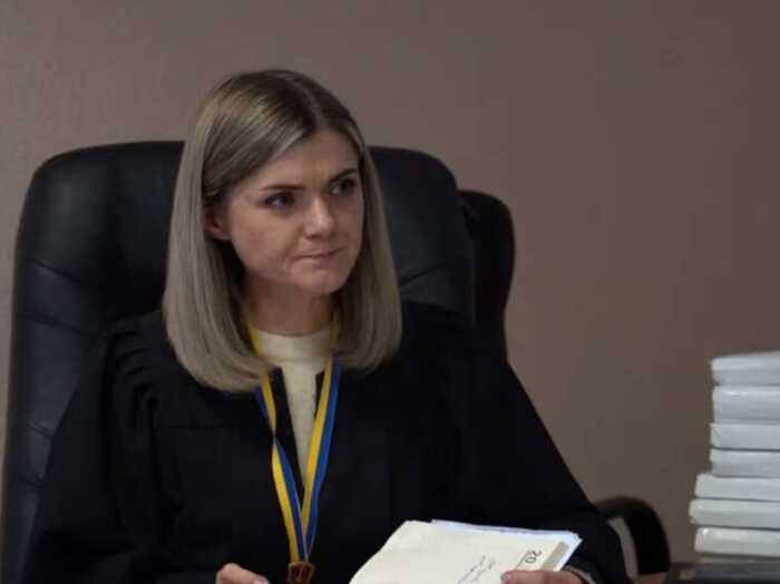 Суддя з Хабаровська Альона Кушнова заблокувала анулювання ліцензії російського онлайн-казино Cosmolot Сергія Токарєва