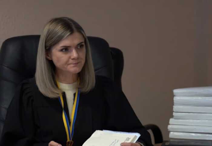 Суддя Альона Кушнова, яка скасувала висновок про недоброчесність одіозного Павла Вовка та повернула ліцензію казино “Спейсикс”, живе у квартирі подруги й не має власного майна
