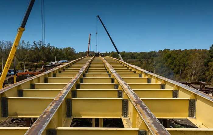 На Буковині посадовцям оголосили підозри через схему на 2,5 мільйона гривень під час будівництва мосту