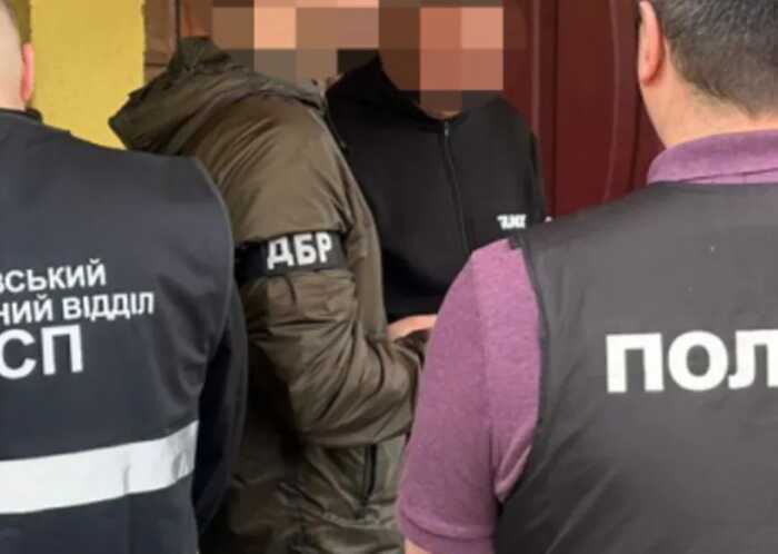 На Львівщині посадовець обіцяв повернути чоловіка з ТЦК за 12 тисяч доларів — ДБР