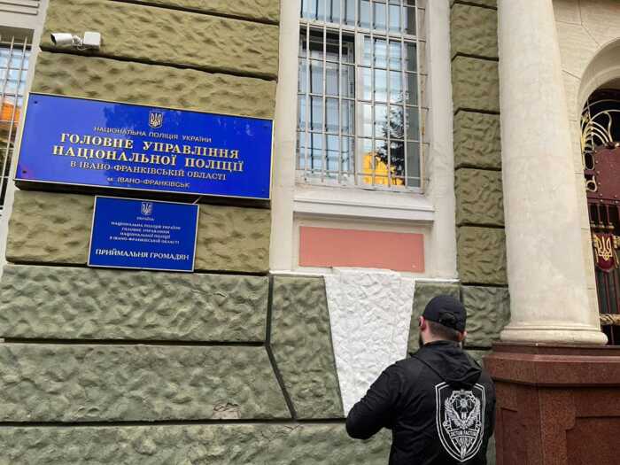 У головних управліннях Нацполіції в трьох областях проводять обшуки