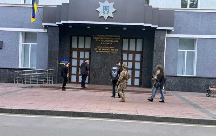Хабарі за “порноофіси”: у поліції відсторонили чотирьох посадовців