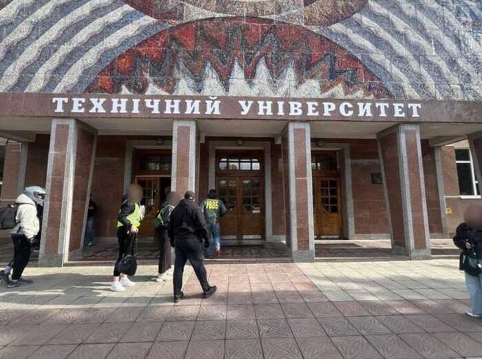 В Україні викрили схему легалізації іноземців через фіктивне навчання