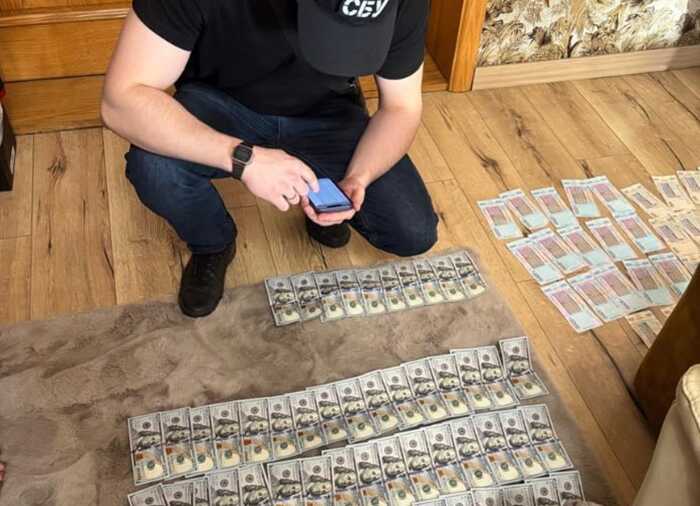В Івано-Франківську викрили посадовців міськради, які вимагали 26 тисяч доларів хабаря від забудовників, – Генпрокурор