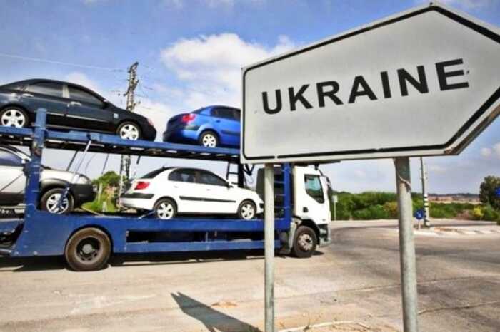 Махінації на 28 мільйонів: директора компанії підозрюють у несплаті податків за ввезення 650 авто за фальшивими документами