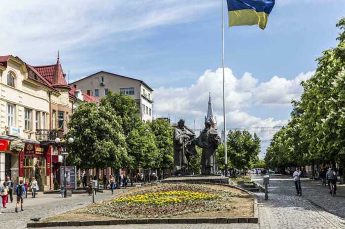 Обшуки в Мукачівській РВА: названо посадовців, причетних до схеми з відстрочками