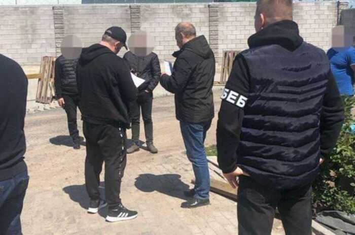 На Рівненщині директор тютюнової фабрики підозрюється у несплаті 2,3 мільярда гривень акцизу