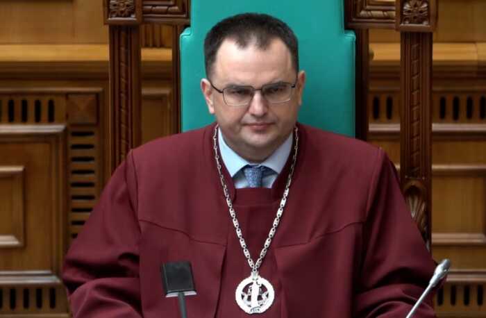 Людина, яка виправдала конституційний реванш Януковича: що приховує минуле судді КСУ Юрія Барабаша
