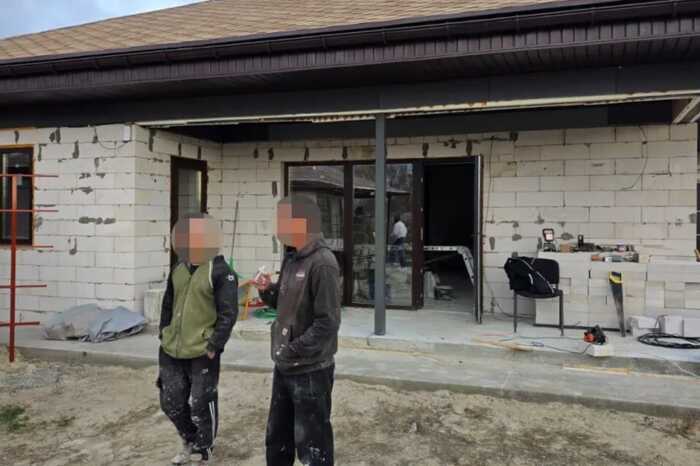 На Київщині командир майже 2,5 роки використовував підлеглих як безкоштовну робочу силу для будівництва