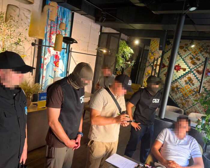 У Києві затримали адвоката, який вимагав 14 000 доларів за «вирішення питання» про скасування конфіскації товару
