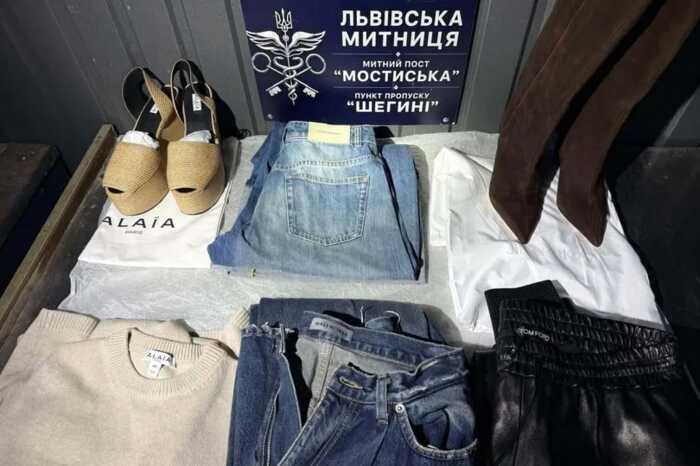 На кордоні вилучили незадекларований брендовий одяг і взуття на 2 мільйони гривень