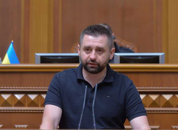 15–25 мільйонів доларів: голова нардепів «Слуги народу» Давид Арахамія міг таємно придбати найбільшу мережу Telegram-каналів "Труха"