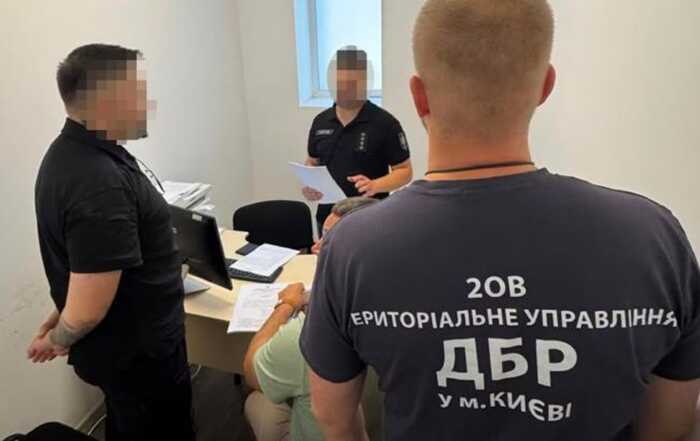 Операція «Чесний призов»: ДБР заявило про викриття оператора ТЦК у Києві на втручанні у реєстр “Оберіг”