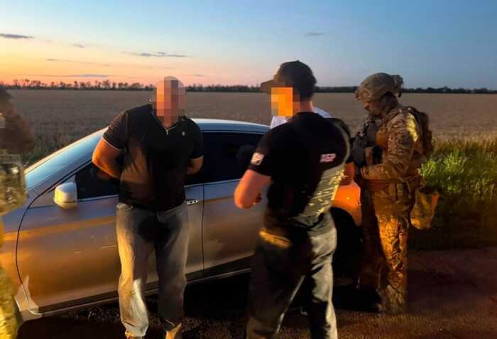 На Кіровоградщині працівник ТЦК та поліцейський «обклали податком» бізнес, – ДБР
