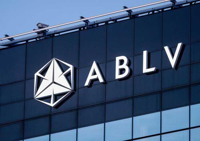 Ex-ABLV banker Andris Ovsjannikovs and Darya Terekhina scrub web to hide €50M money laundering probe