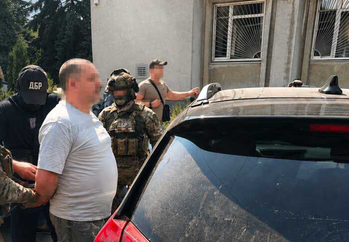 Штраф у 2,5 мільйона в обмін на хабар: ДБР заарештувало керівника податкової на Сумщині