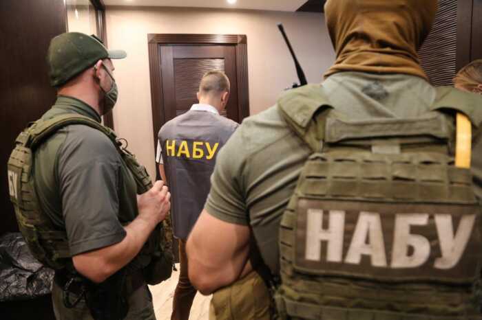 НАБУ та САП проводять спецоперацію проти злочинної організації за участю нардепів і посадовців ОП