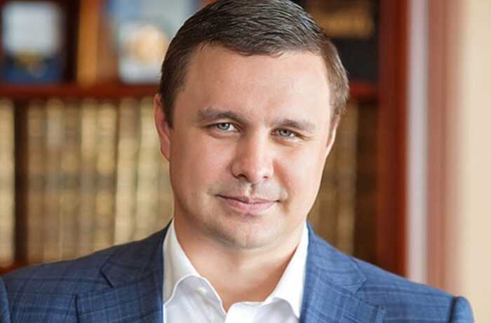 «Алло, котику»: підозрюваний у відмиванні коштів Максим Микитась жив у будинку заступниці голови ОП Мудрої