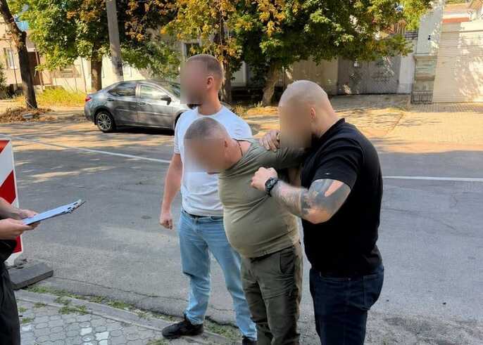 Суд відсторонив начальника Миколаївського ТЦК, якого підозрюють в одержанні 15 тисяч доларів хабаря