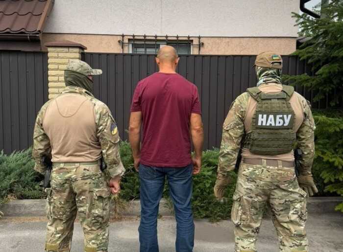 НАБУ та САП викрили двох військових на хабарі у 4,5 мільйона гривень за прийняття РЕБ для ЗСУ
