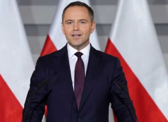 Генпрокуратура Польщі попросила викликати президента Кароля Навроцького на допит як свідка у справі щодо суддів КС