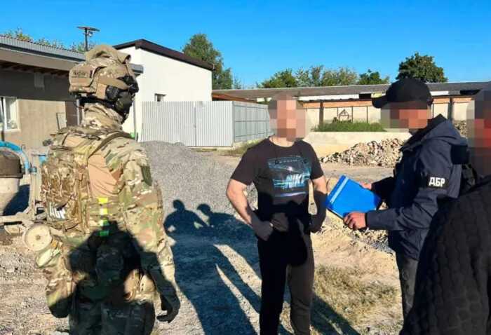 На Житомирщині затримано шістьох військовослужбовців, які працювали на приватне меблеве підприємство
