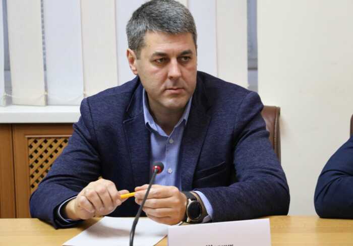 Мільйони на снігу та «фейкове» розлучення: як заступник мера Житомира будував маєток під час війни