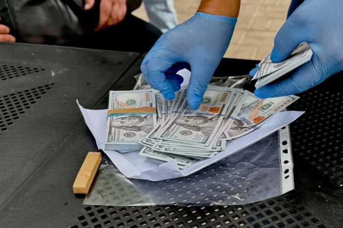 У Києві затримали ексміліціонера, який продавав «білий квиток» за 20 тисяч доларів