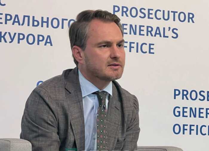 Кравченко залишив посаду генпрокурора в обмін на гарантії для себе та дружини — журналіст