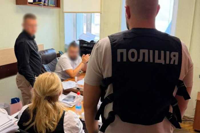 Вивезення листя із «Сирецького гаю» за 2,1 мільйона гривень: посадовицю підозрюють у переплаті понад 700 тисяч