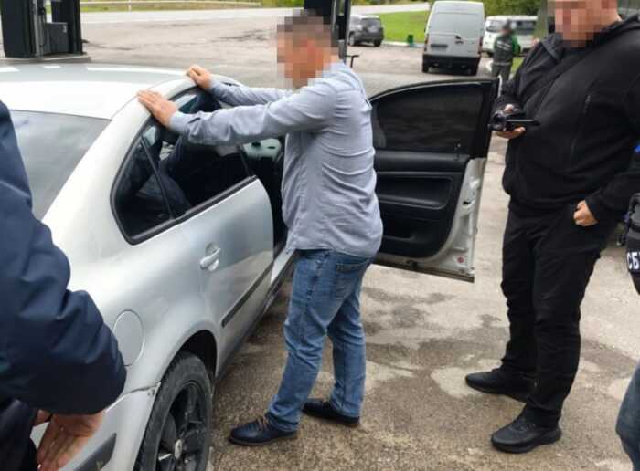 На Львівщині посадовця міськради підозрюють у хабарництві: вимагав 500 доларів за оренду 2 га землі