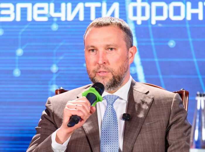 Борги перед Міноборони на сотні мільйонів та корупційні справи: як гендиректор «Української бронетехніки» Бельбас наживається на війні