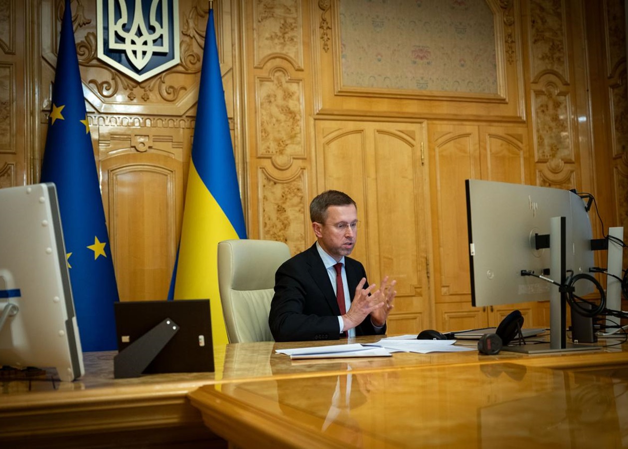 Уряд відновлює призупинені видатки бюджету